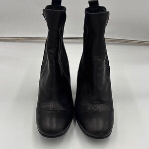 Barneys New York Heeled Chelsea Boots